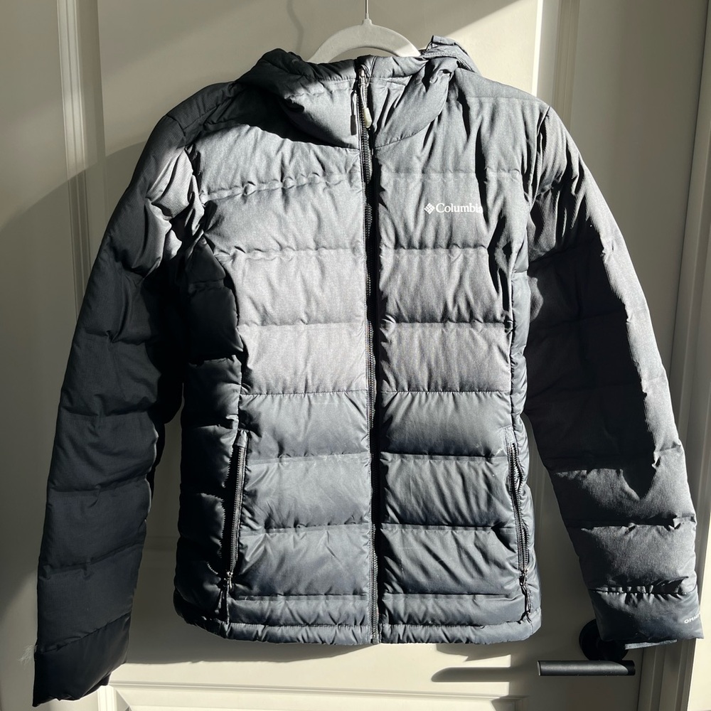 Columbia Women’s Hooded 700 Down Puffer Jacket in Black - Size Medium